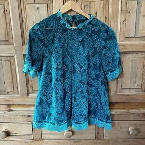 HD In Paris 6‎ Blouse Green Lace Peacock Floral Pattern Short Sleeve High Neck